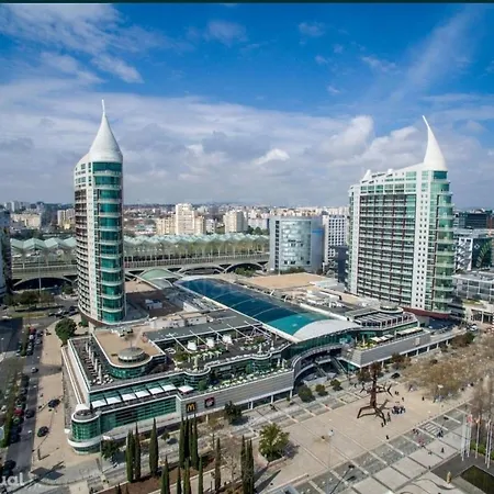 Проживання в сім'ї Perfect Near Airport 1 *